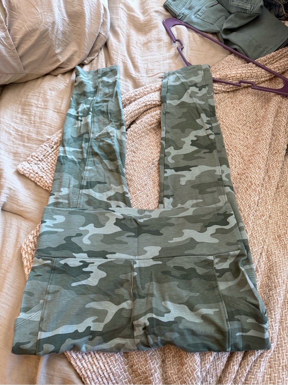 Women’s Camo Leggings - Green Camouflage - Picture 4 of 4